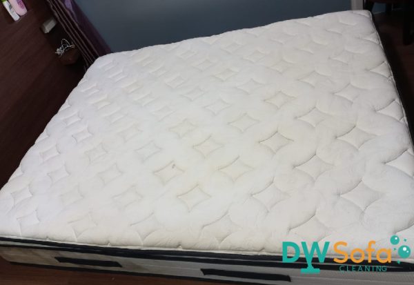 mattress-cleaning-services-dw-sofa-cleaning-singapore-condo-punggol-1